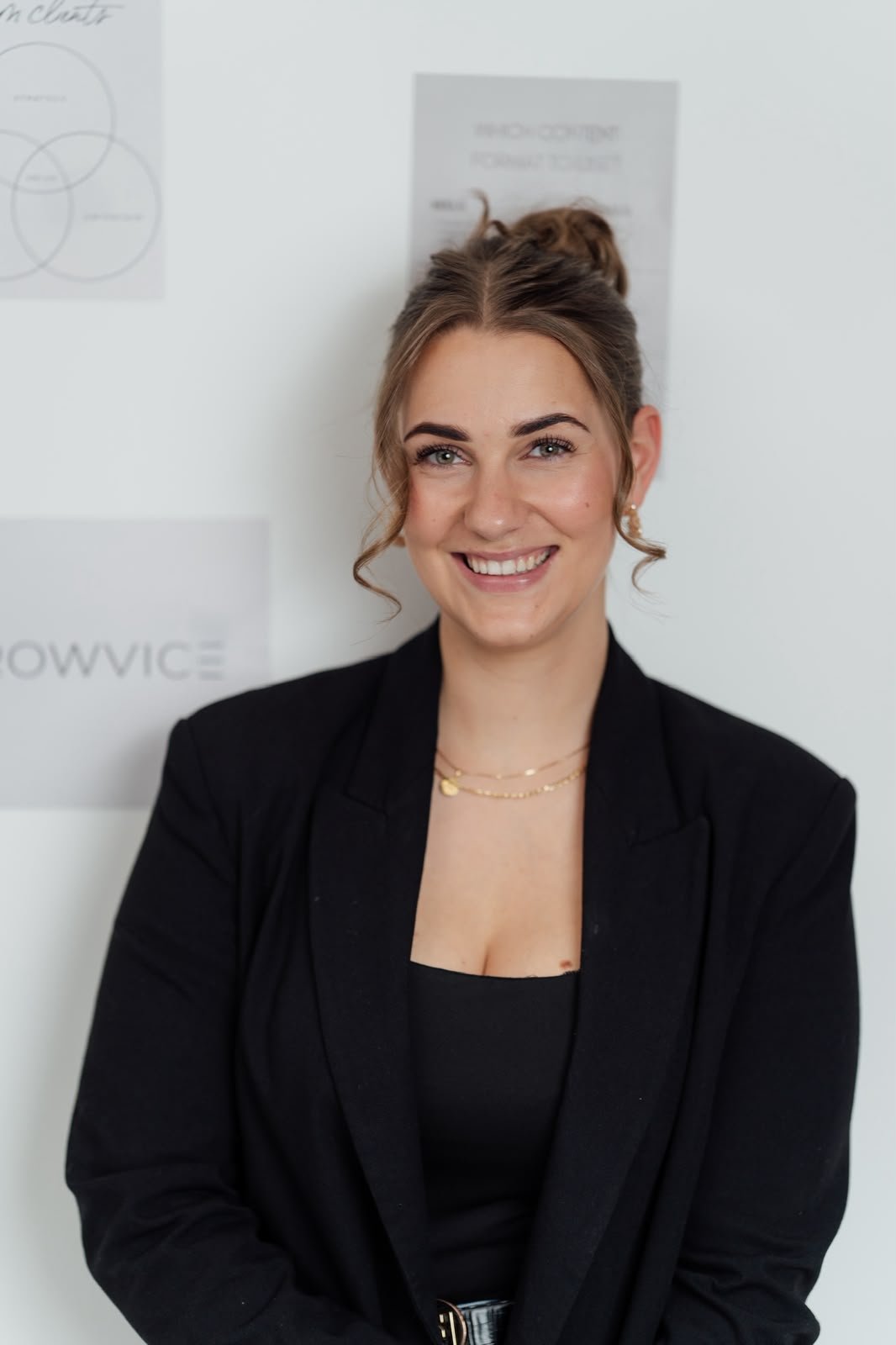 Portret van Moïse Koene, oprichter van Growvice Marketing & Communicatie